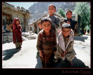 Pakistan children on street in Hushe. by Harry Kikstra, On ExposedPlanet.com