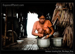 Woman cleaning fish, Rio Napo, Peru. © ExposedPlanet.com Images, all rights reserved