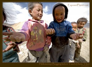 Hellomoney! Begging kids in Tibet. © ExposedPlanet.com Images, all rights reserved